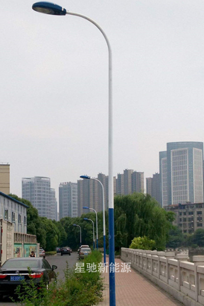 10米高的路燈帶標(biāo)的價(jià)格多少錢