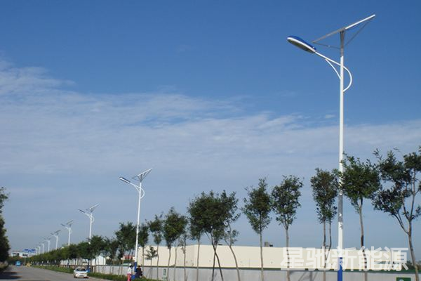 室外太陽能路燈一個(gè)多少錢